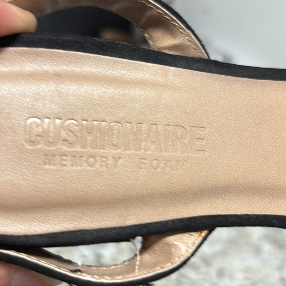 Cushionaire,Black Women's open toe, Sandals. Size 9.5 - Picture 7 of 7